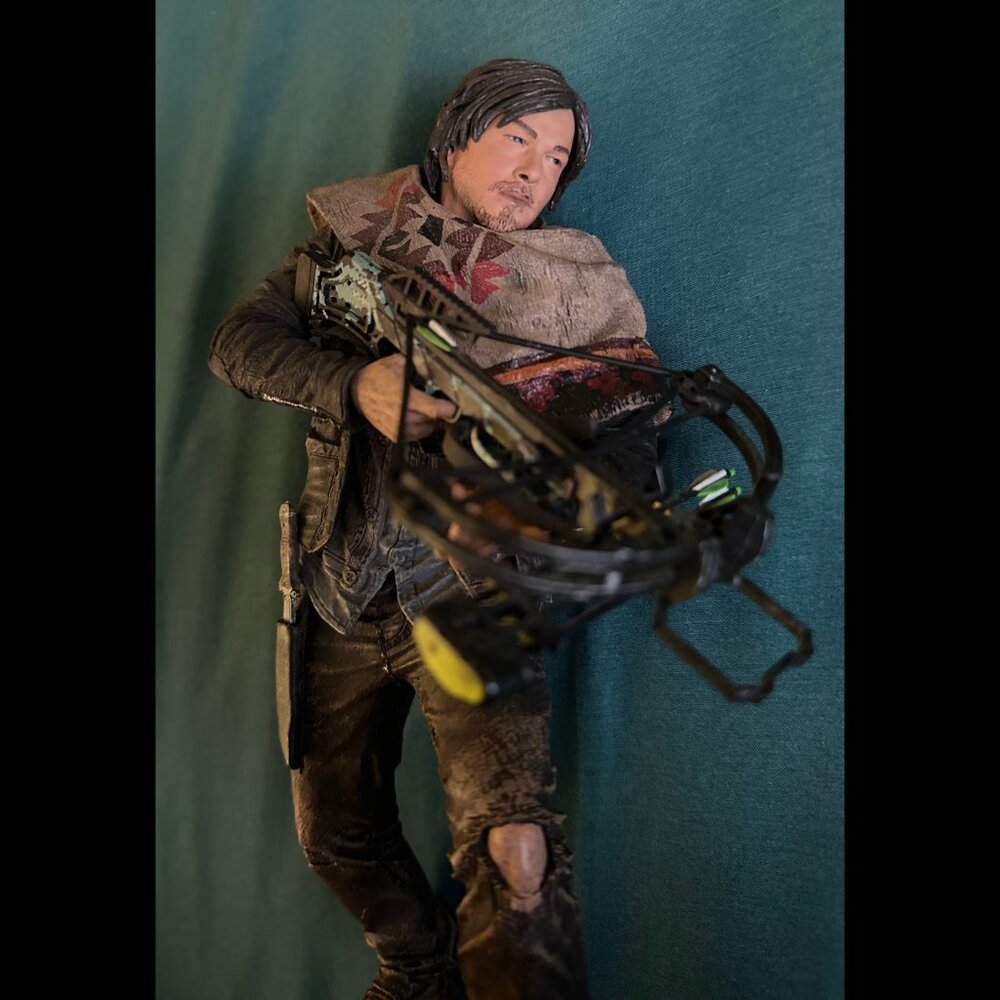 The Walking Dead Daryl Dixon Action Figure - Picture 3 of 7